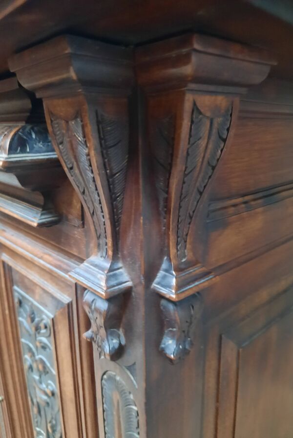 Meuble style renaissance à 4 portes