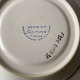 Petite assiette peinte à la main Quimper Henriot.