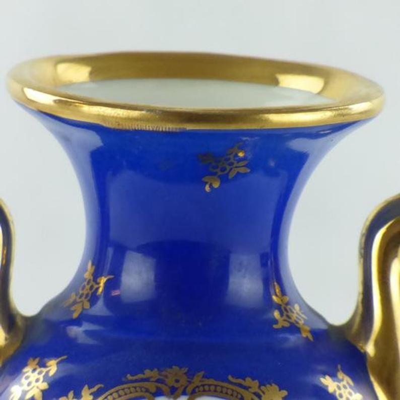 Vase en porcelaine de Limoges scène romantique estampillé GOUMOT