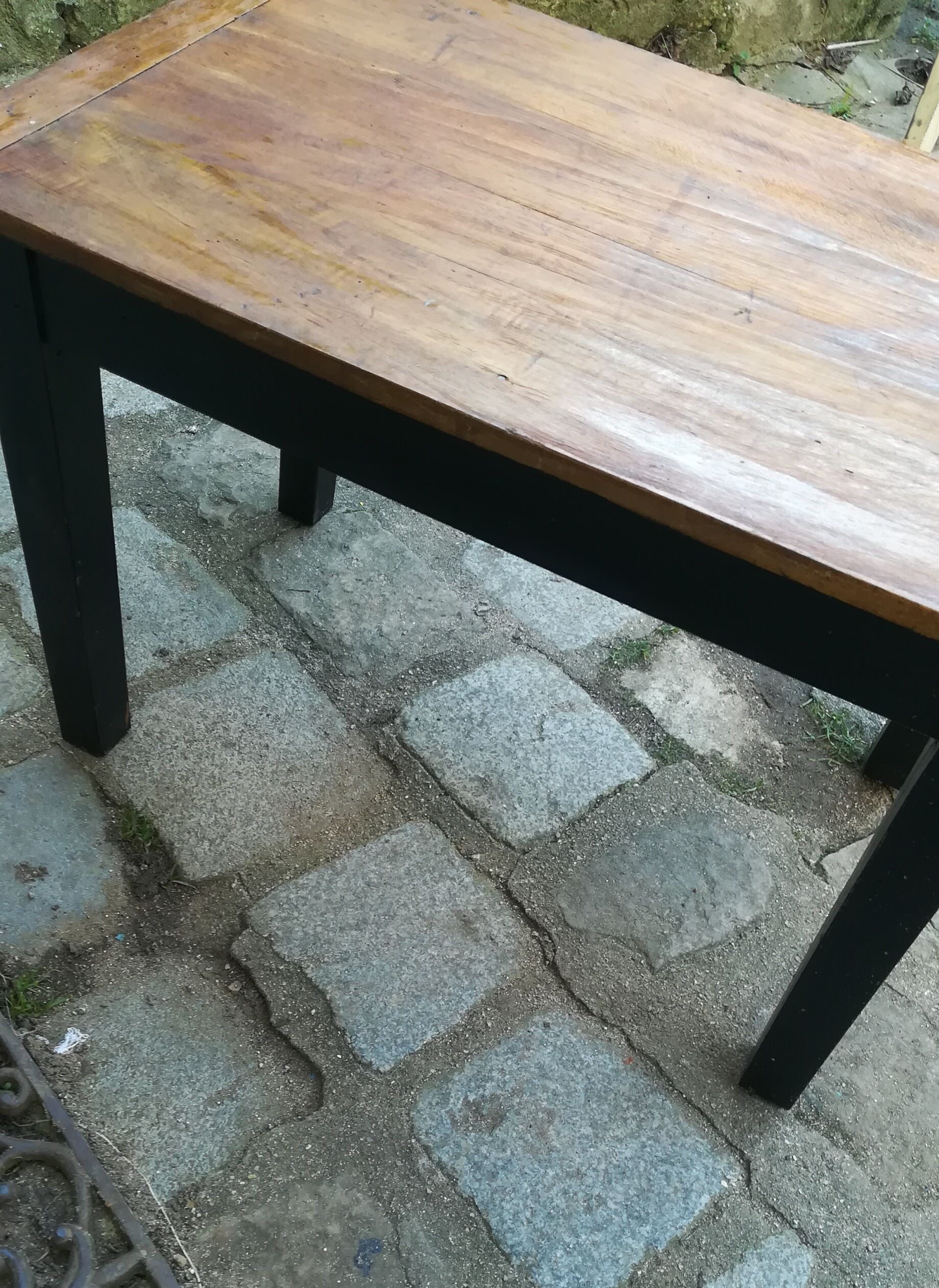 Coffee table one drawer