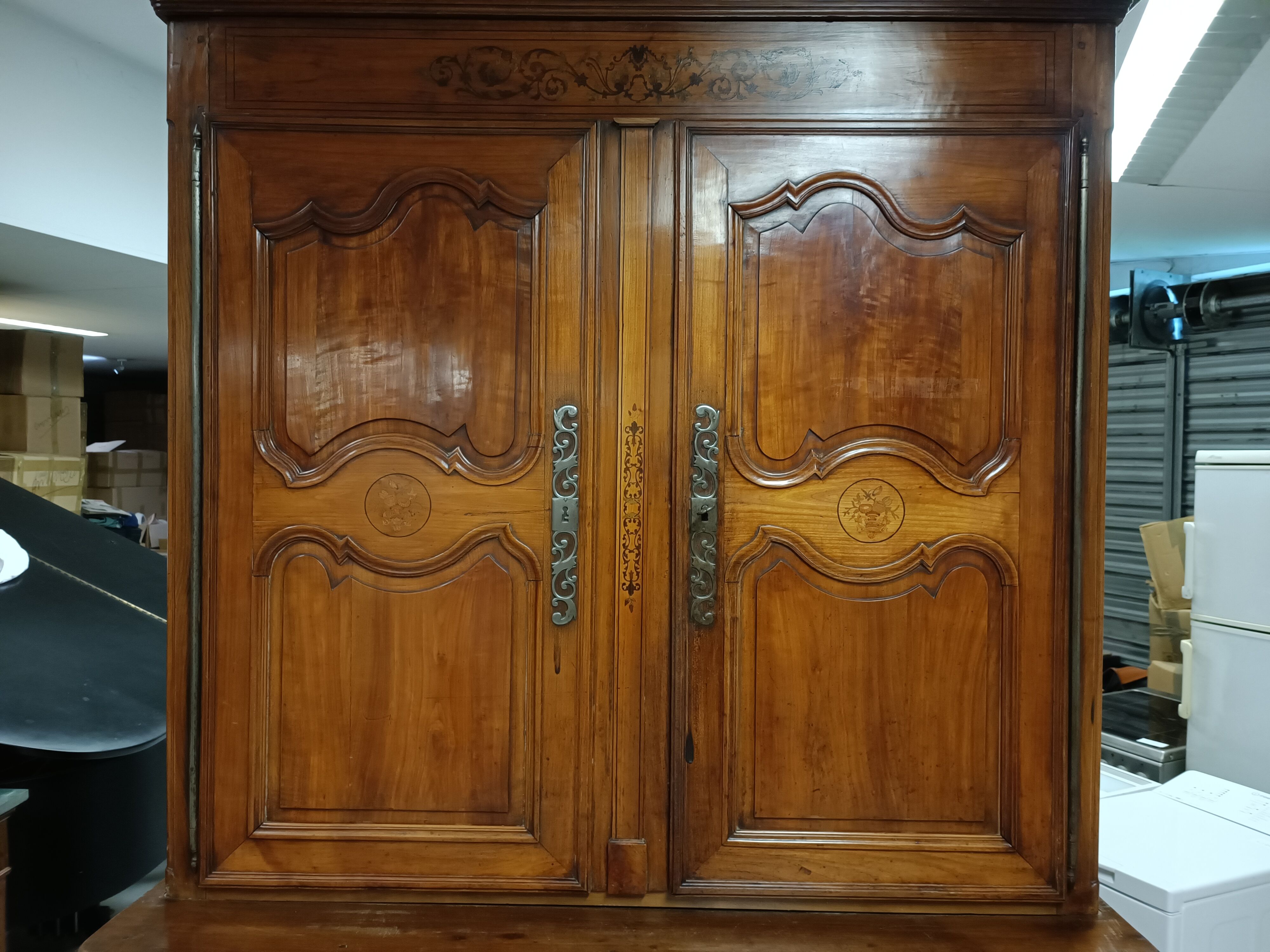 Buffet 2 bodies XIXth inlaid walnut