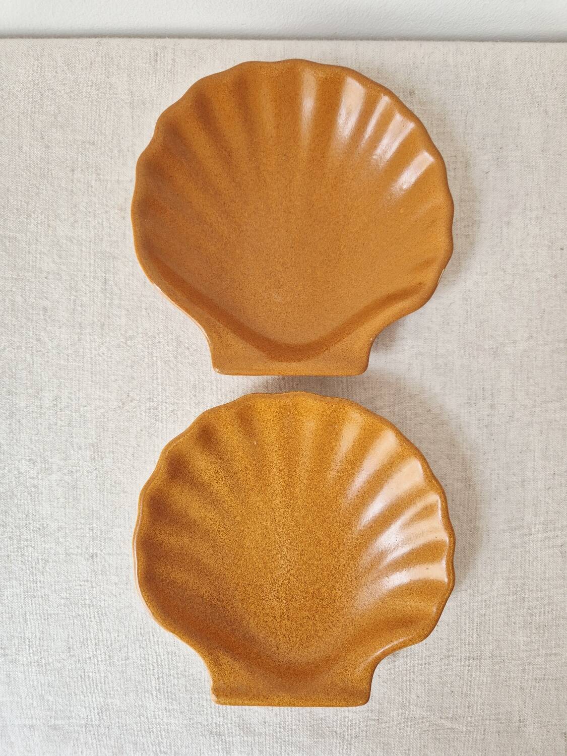 Set of 2 stoneware shells from the 60s | Made in France - Émile Henry Vintage