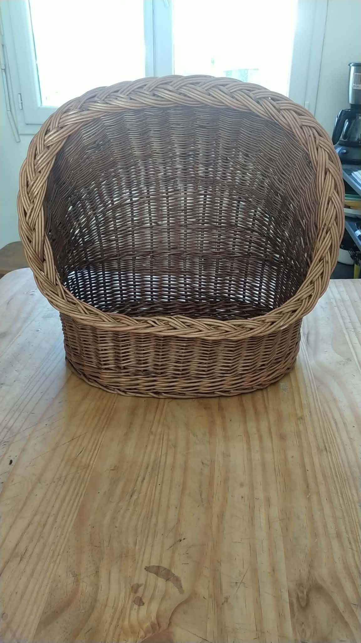 Half-roofed woven rattan niche basket