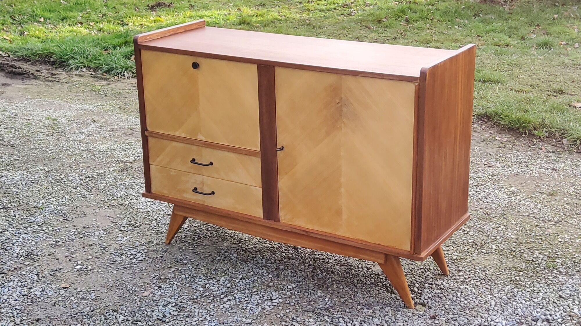 Enfilade of the 50s in oak and mahogany feet compass