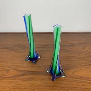 Duo de soliflores en verre soufflé de style Murano, vert et bleu