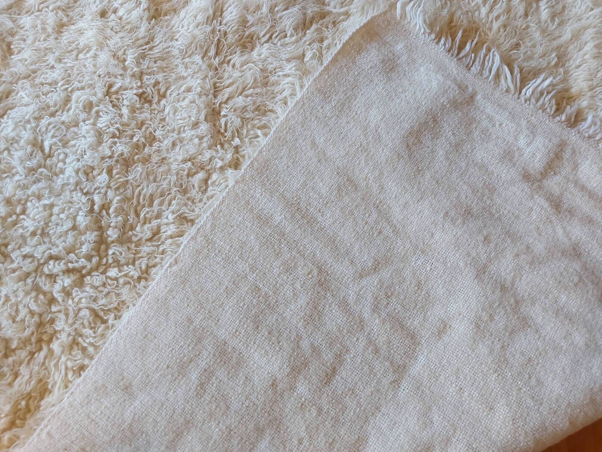 LARGE WHITE CARPET WITH LONG HAIR - PURE WOOL - 156 X 220 CM - VINTAGE