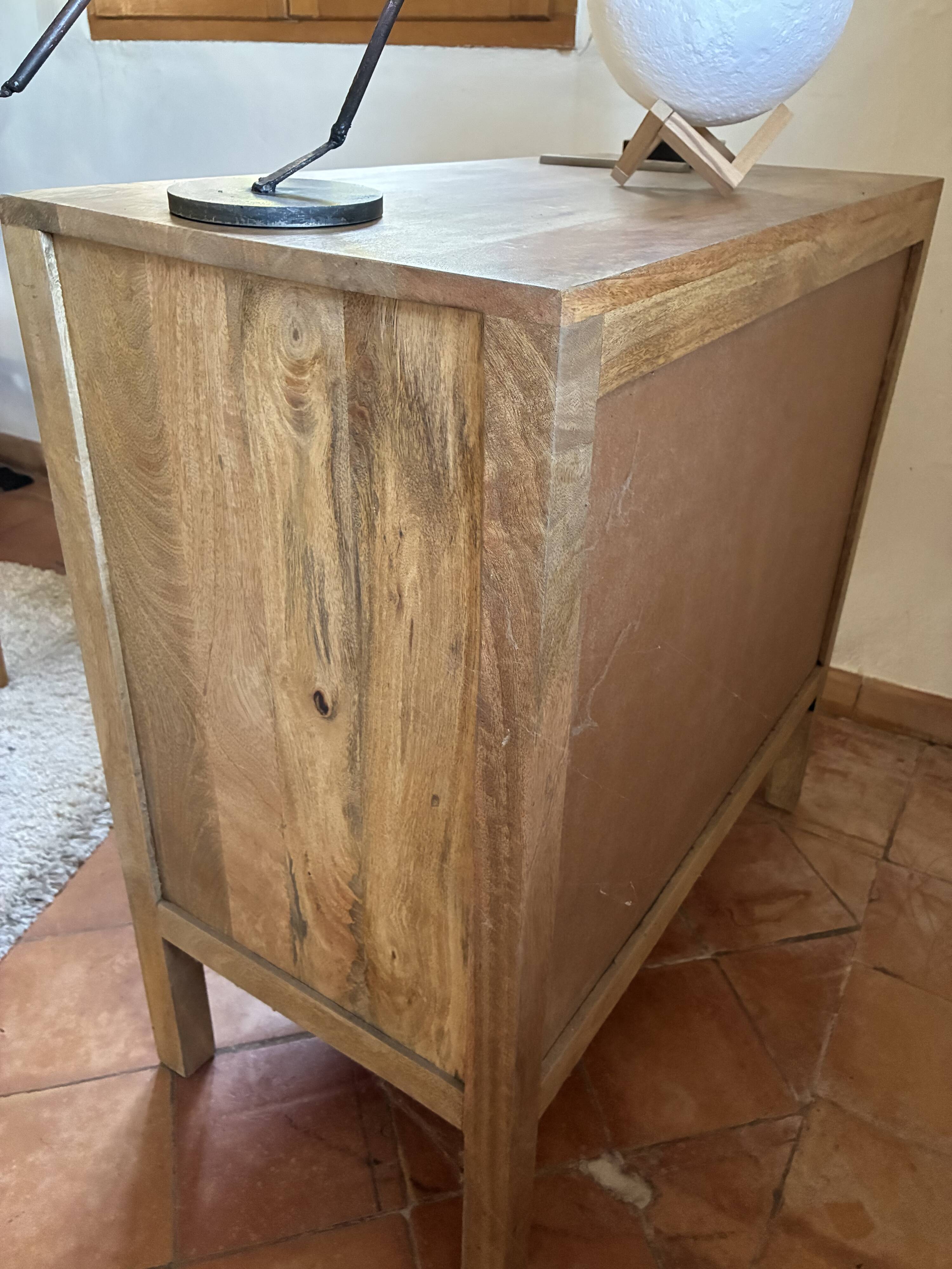 Mango wood chest of drawers with 3 drawers