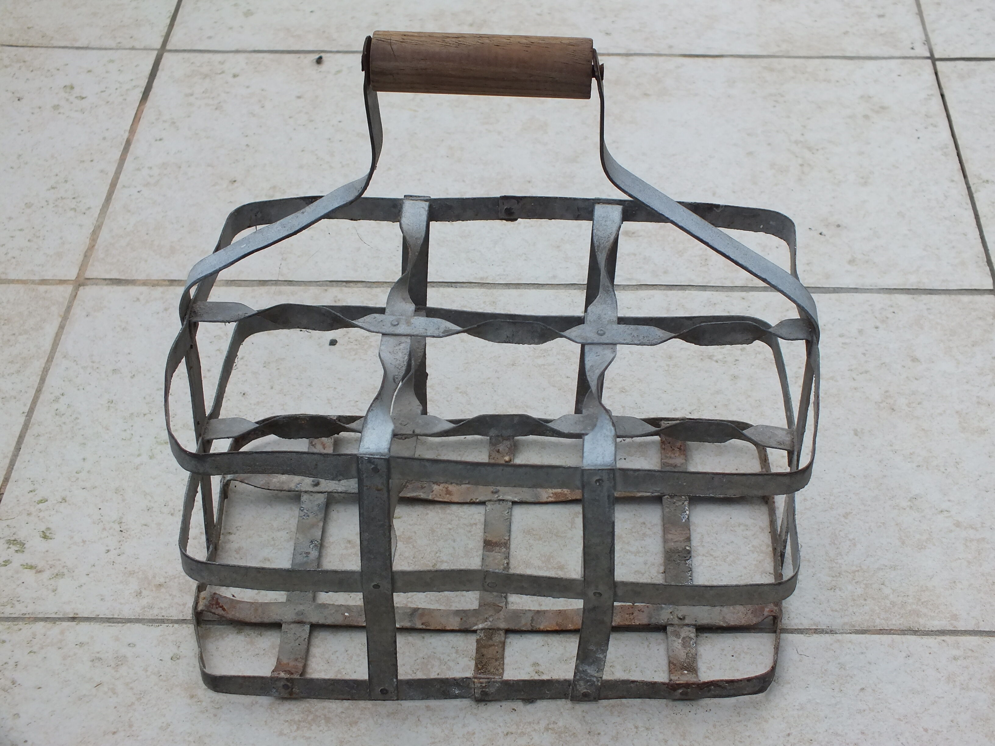 Galva basket with 6 bottles wooden handle