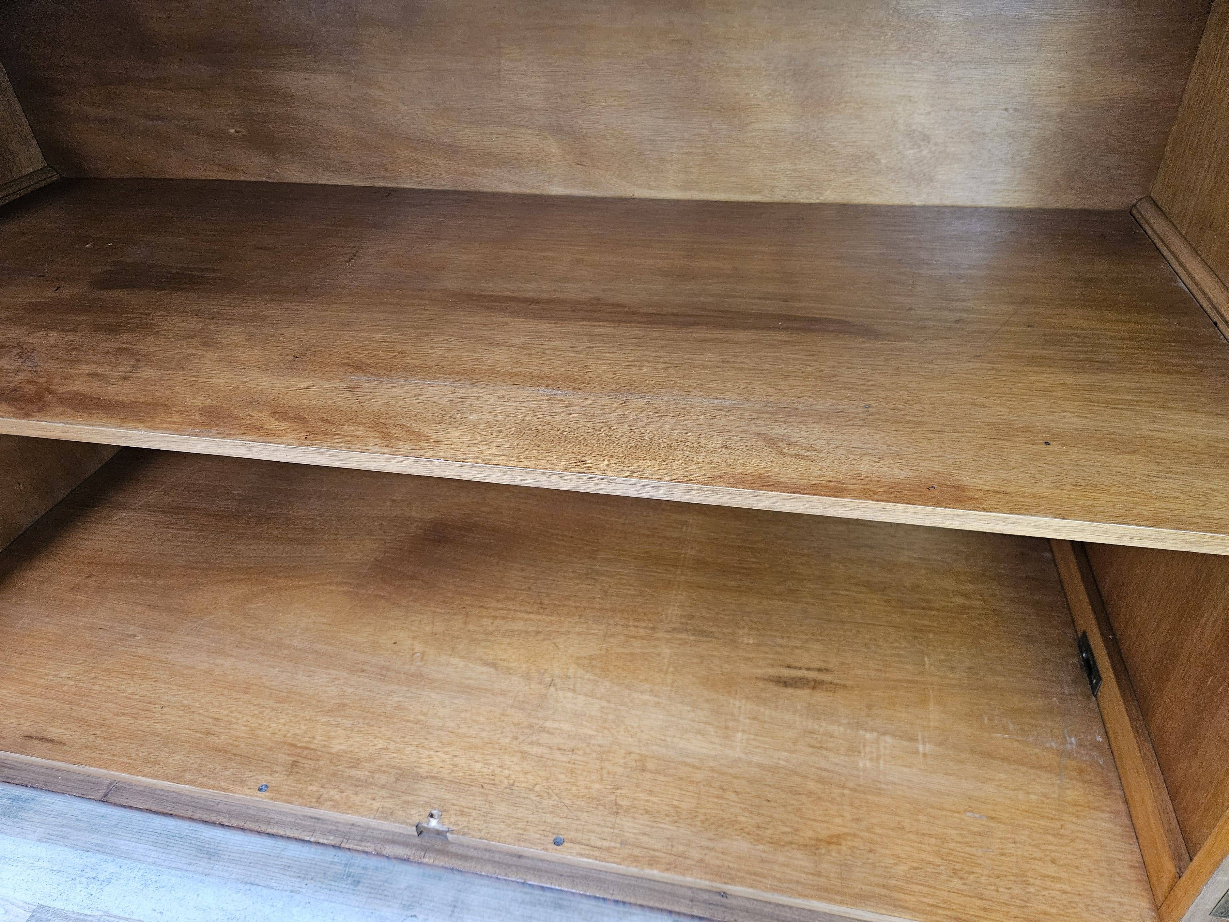 French Art Decò sideboard in walnut, 1940