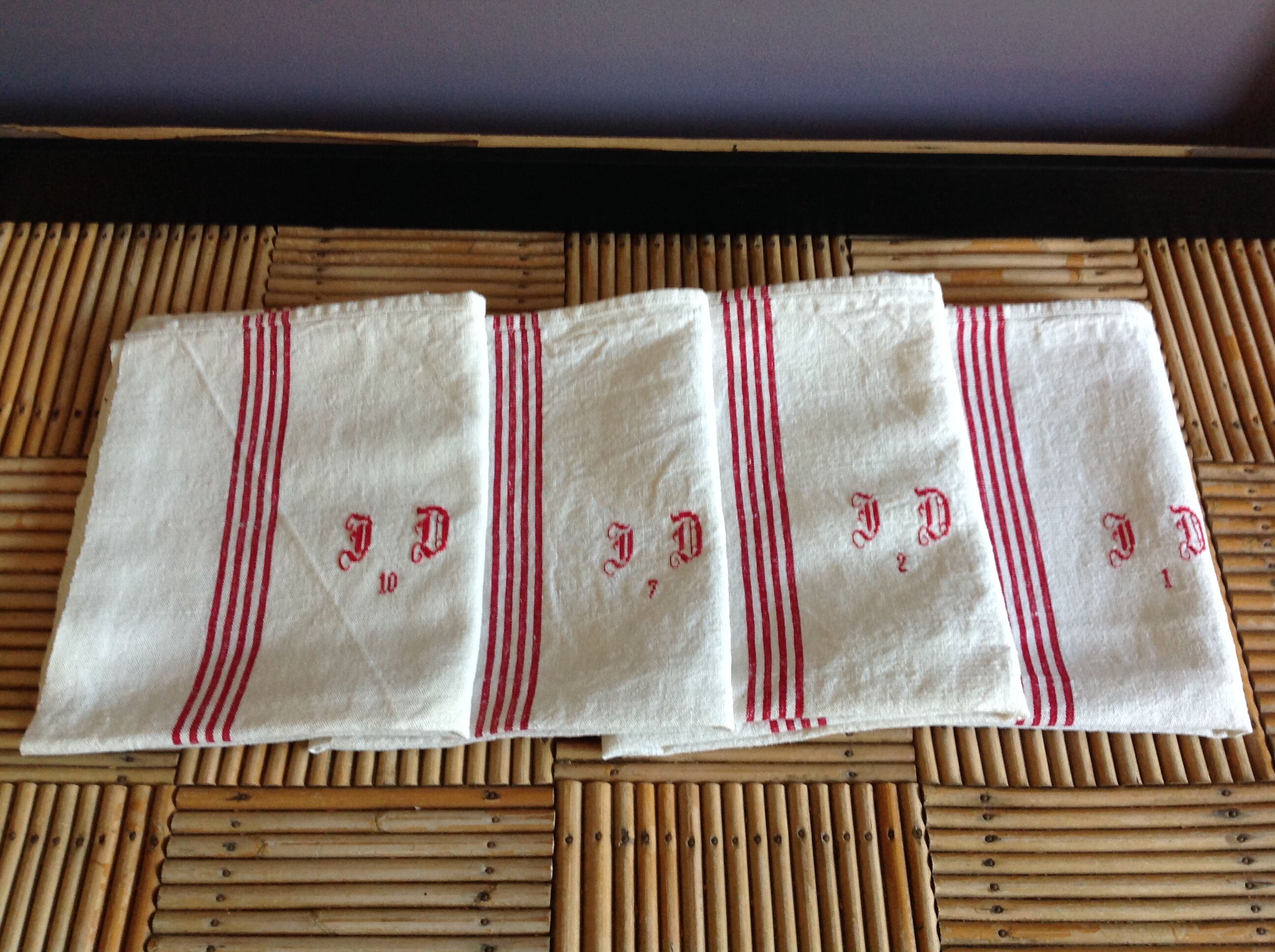 4 linen tea towels