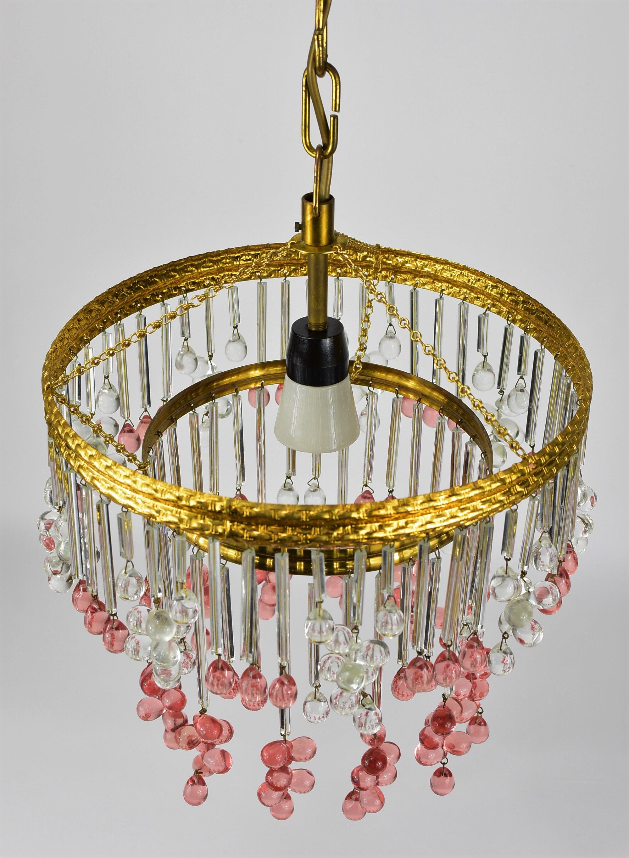 Chandelier pampilles, white and pink drops in clusters.