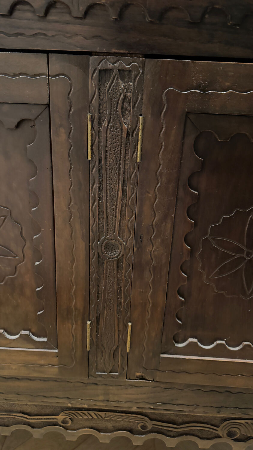 Antique Spanish sideboard in solid walnut – late 19th century