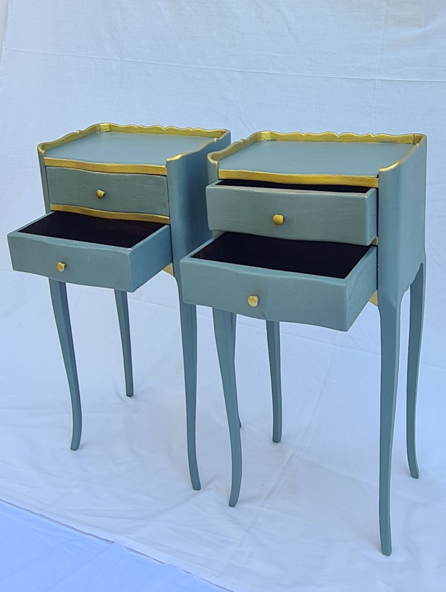 2 tables de chevet style Louis XV