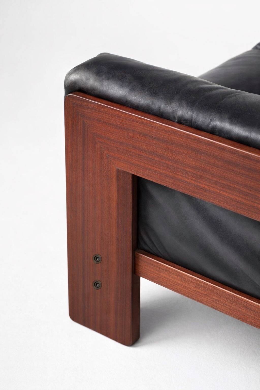 Three-seater leather and rosewood canapé Bastiano by Tobia Scarpa.