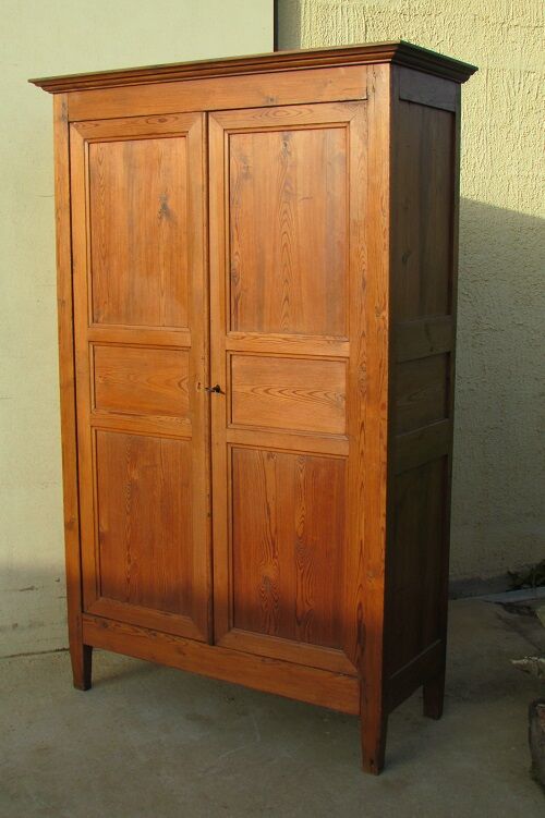 Wardrobe in pitchpin, 19th