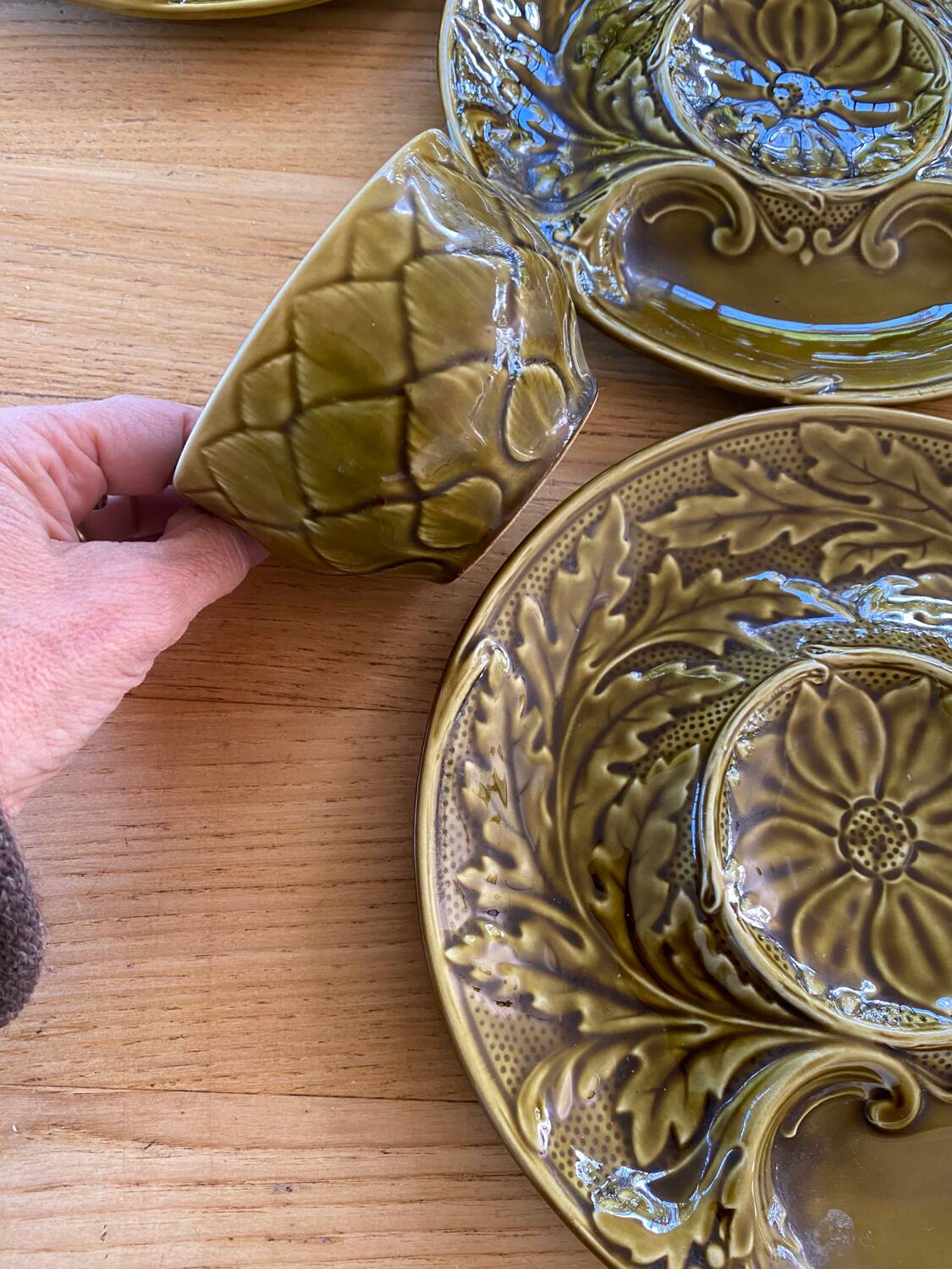 Set of 8 asparagus plates and 2 bowls from Gien