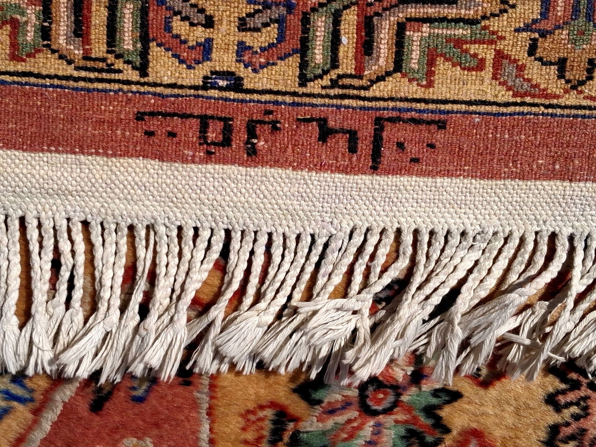 Tapis d'orient, grande taille 285 x 185 cm, signé
