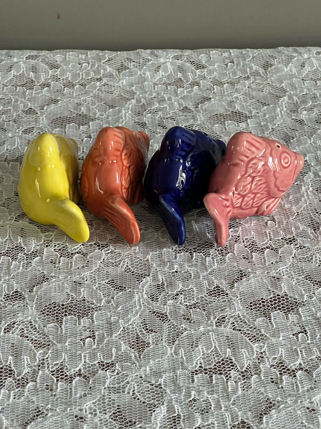 4 salt or pepper shakers