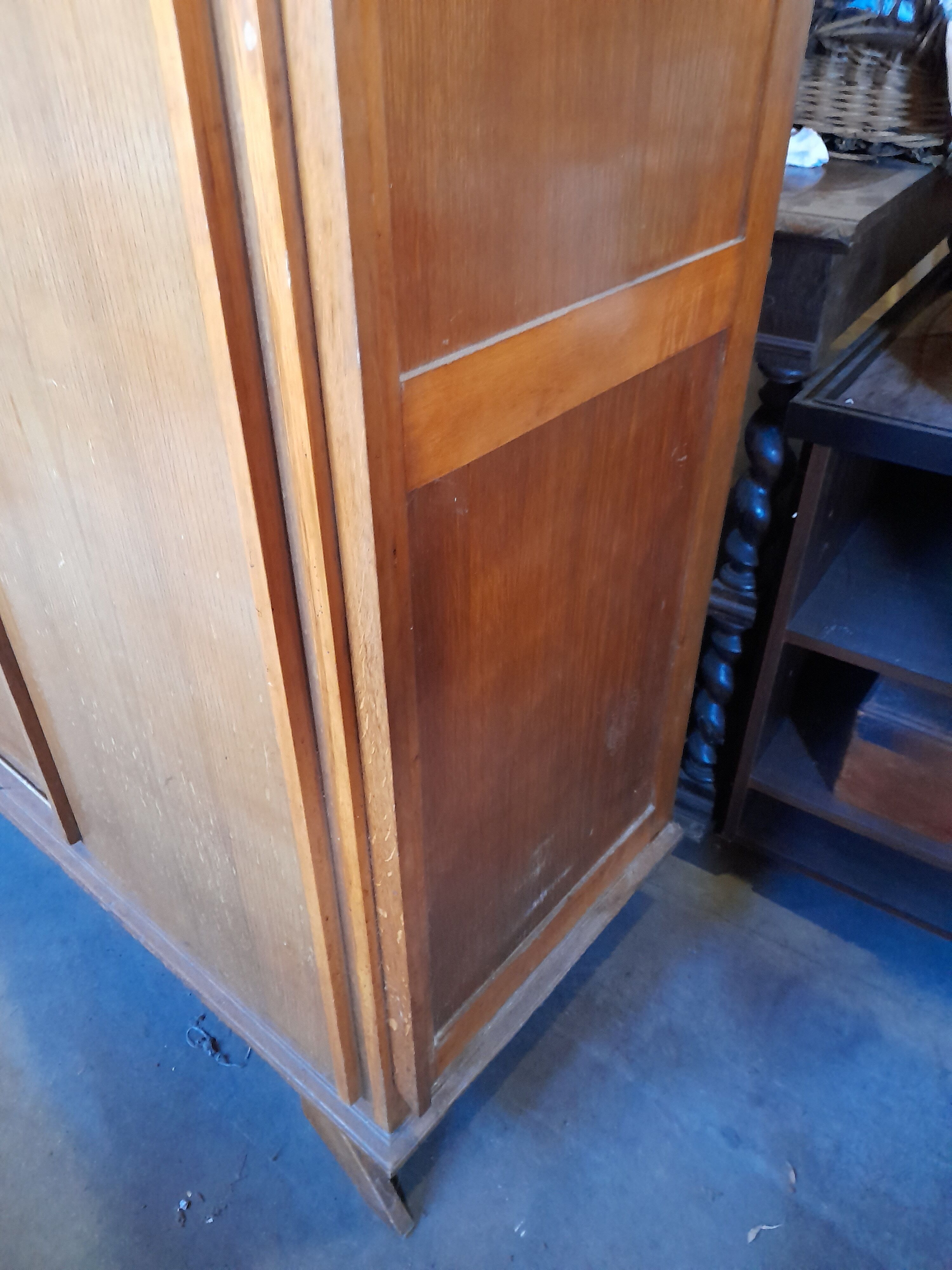 Wardrobe wardrobe year 50 vintage compass feet