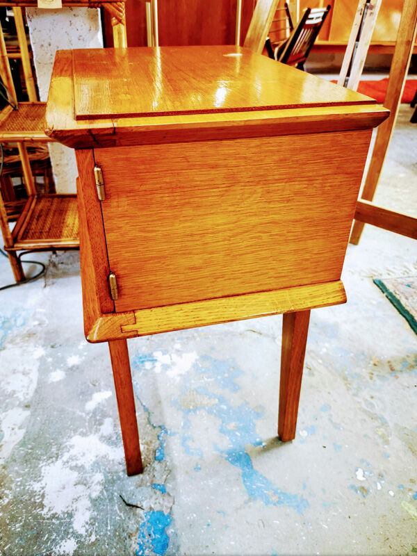 Vintage bedside with spindle feet