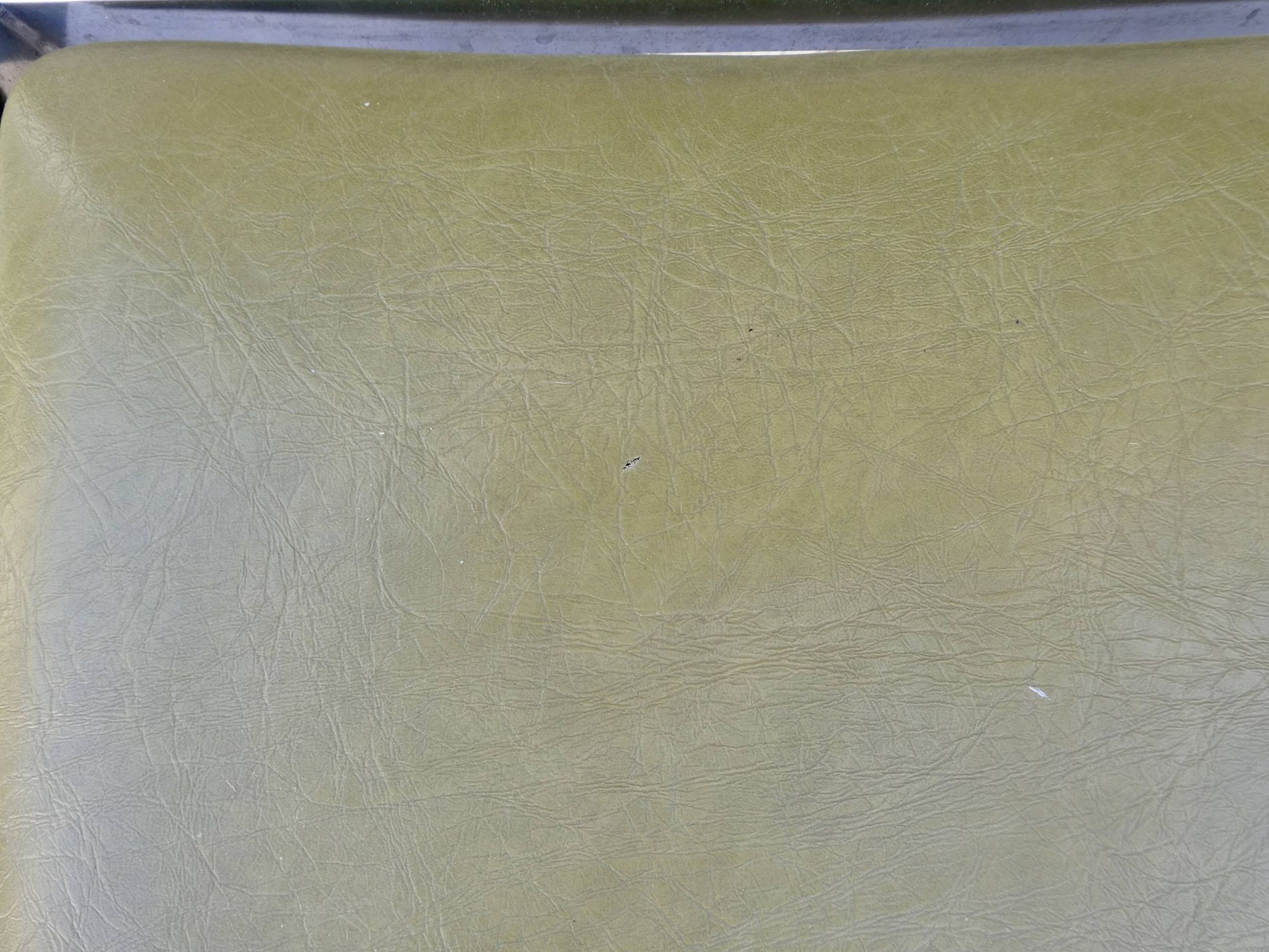 Lot of 3 chairs in chrome and khaki green skai, 70s