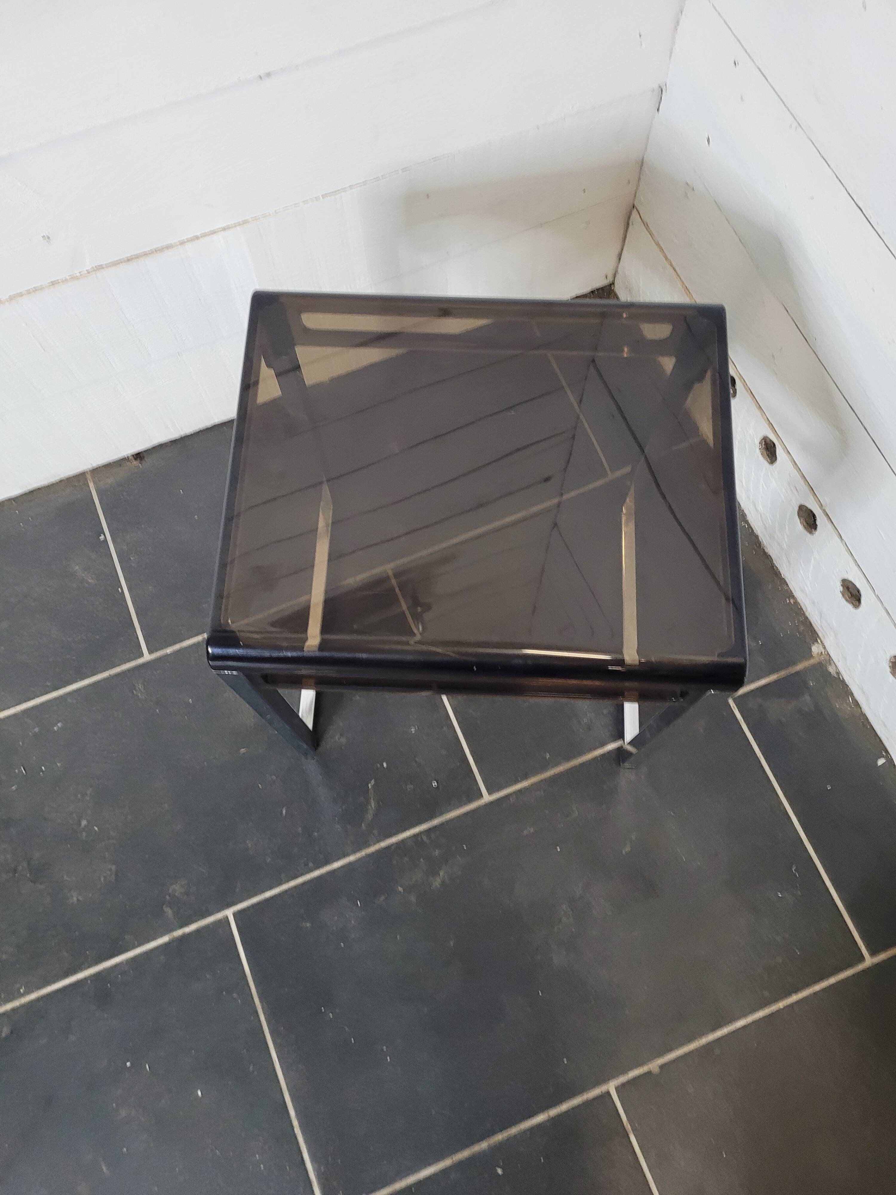 End table with chrome foot and plexiglass top from the 70s
