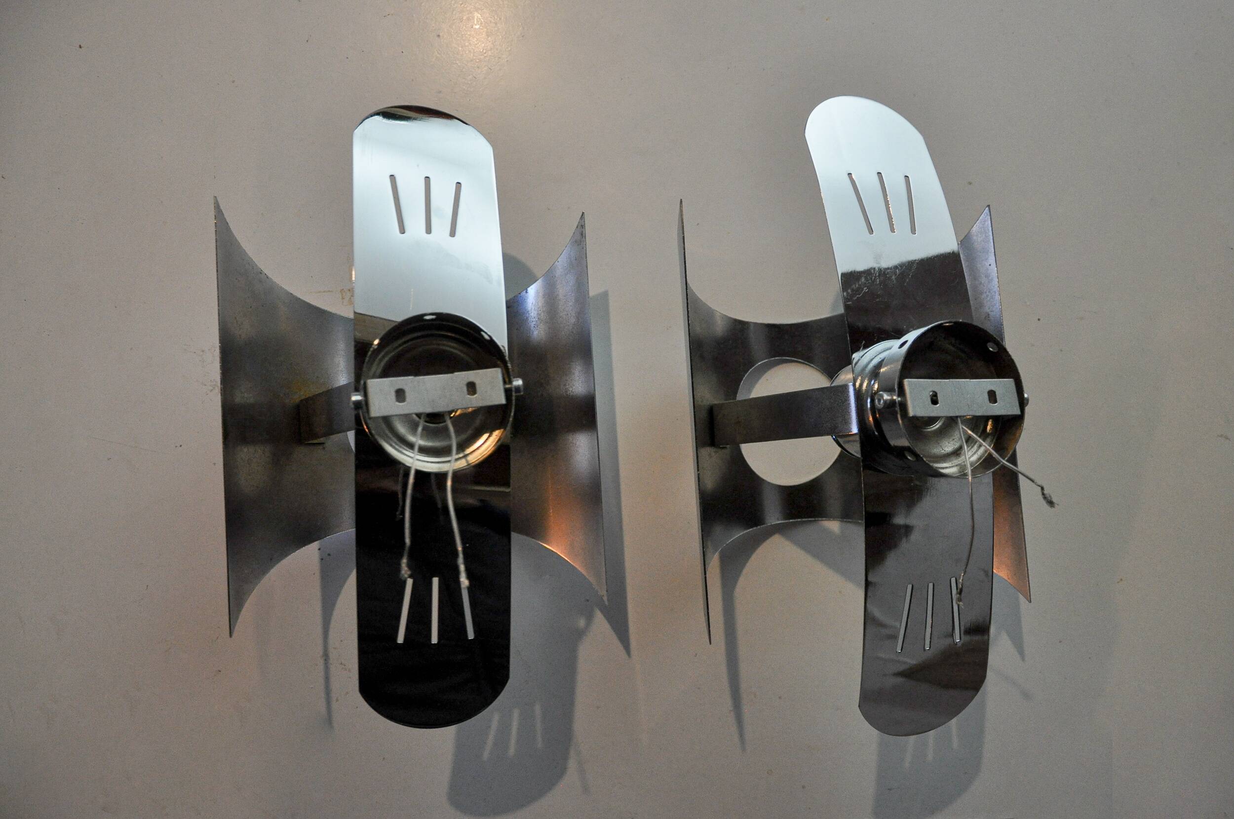 Pair of space age wall lights, chromed metal, Italy, 1970