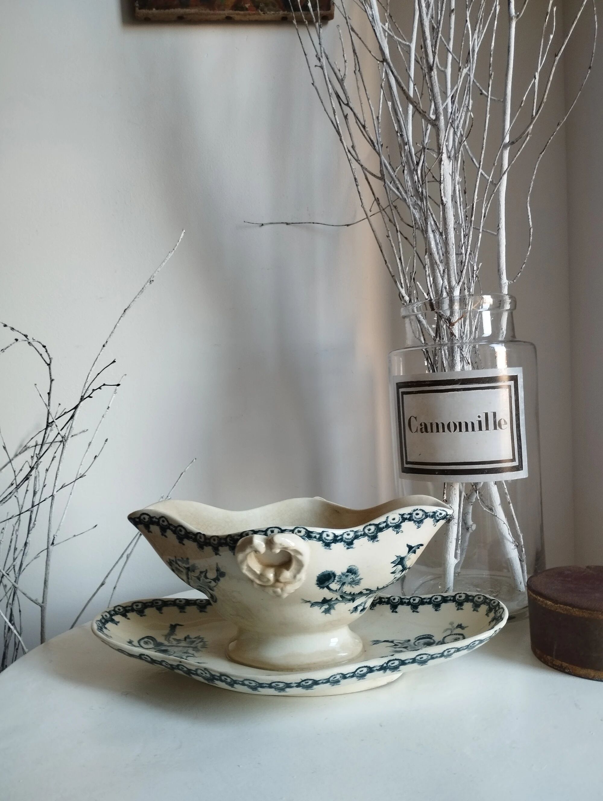 Large sauceboat on ironstone base Gien "Thistles"