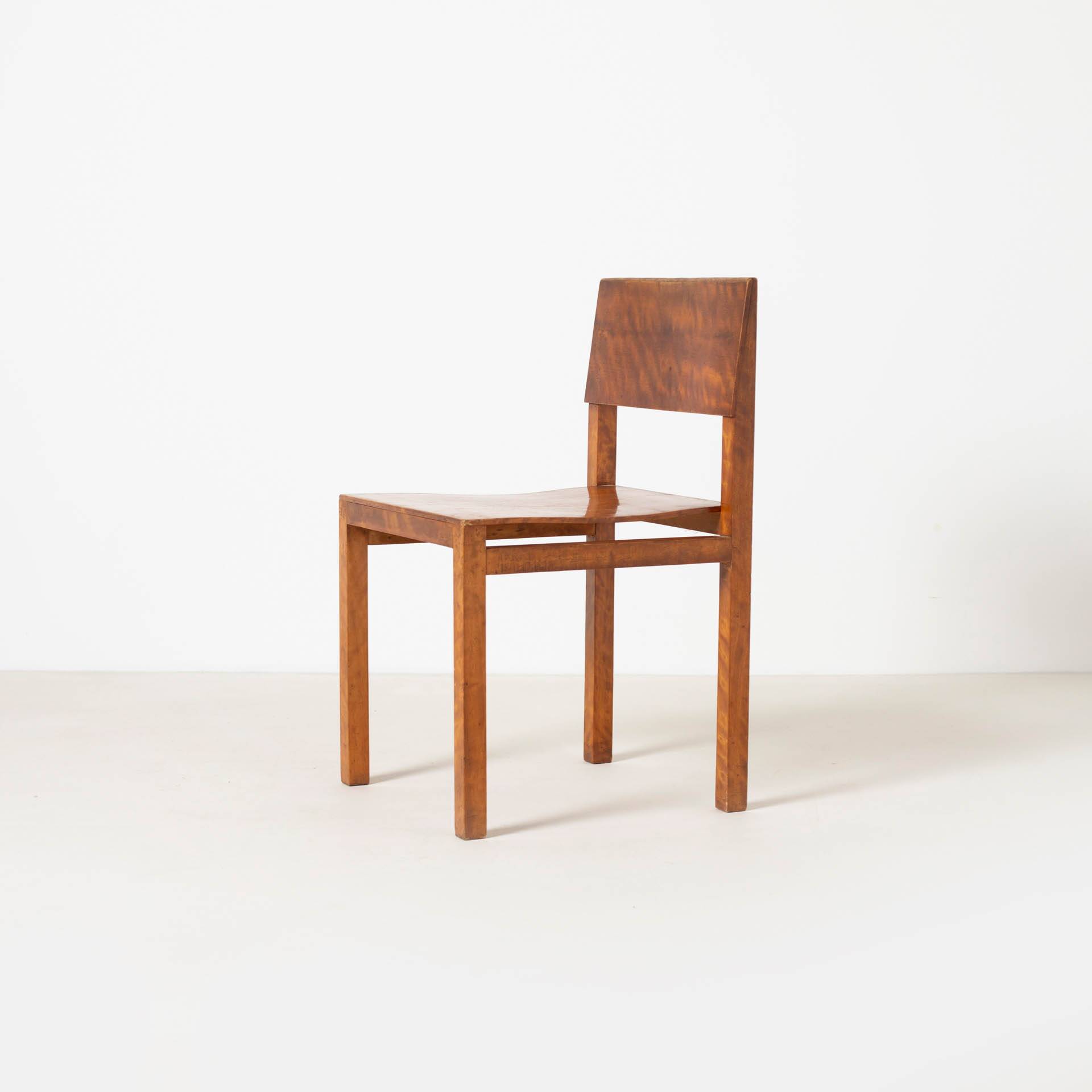 Set of 4 unique Bauhaus modernist dining chairs in birch, Prague, 1940s.