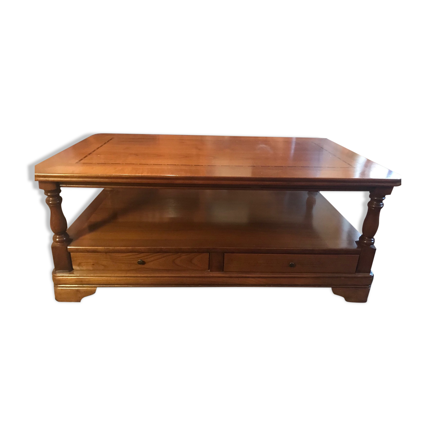 Coffee table in cherry finish