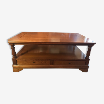 Coffee table in cherry finish