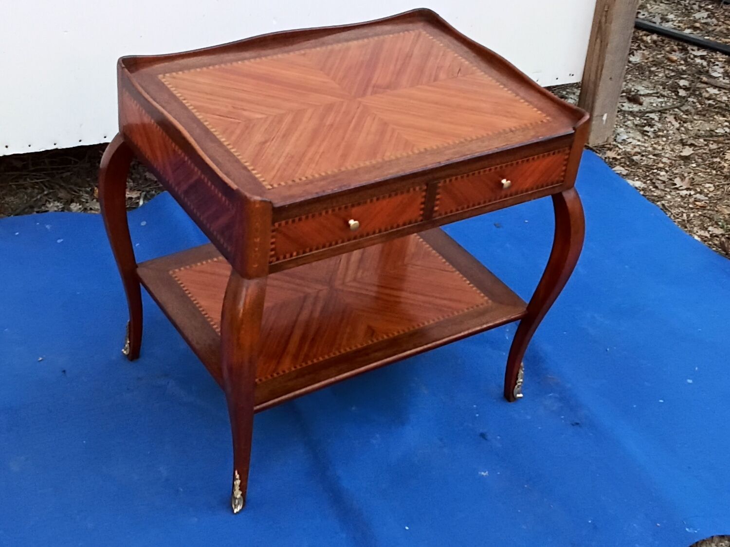 Table en marqueterie