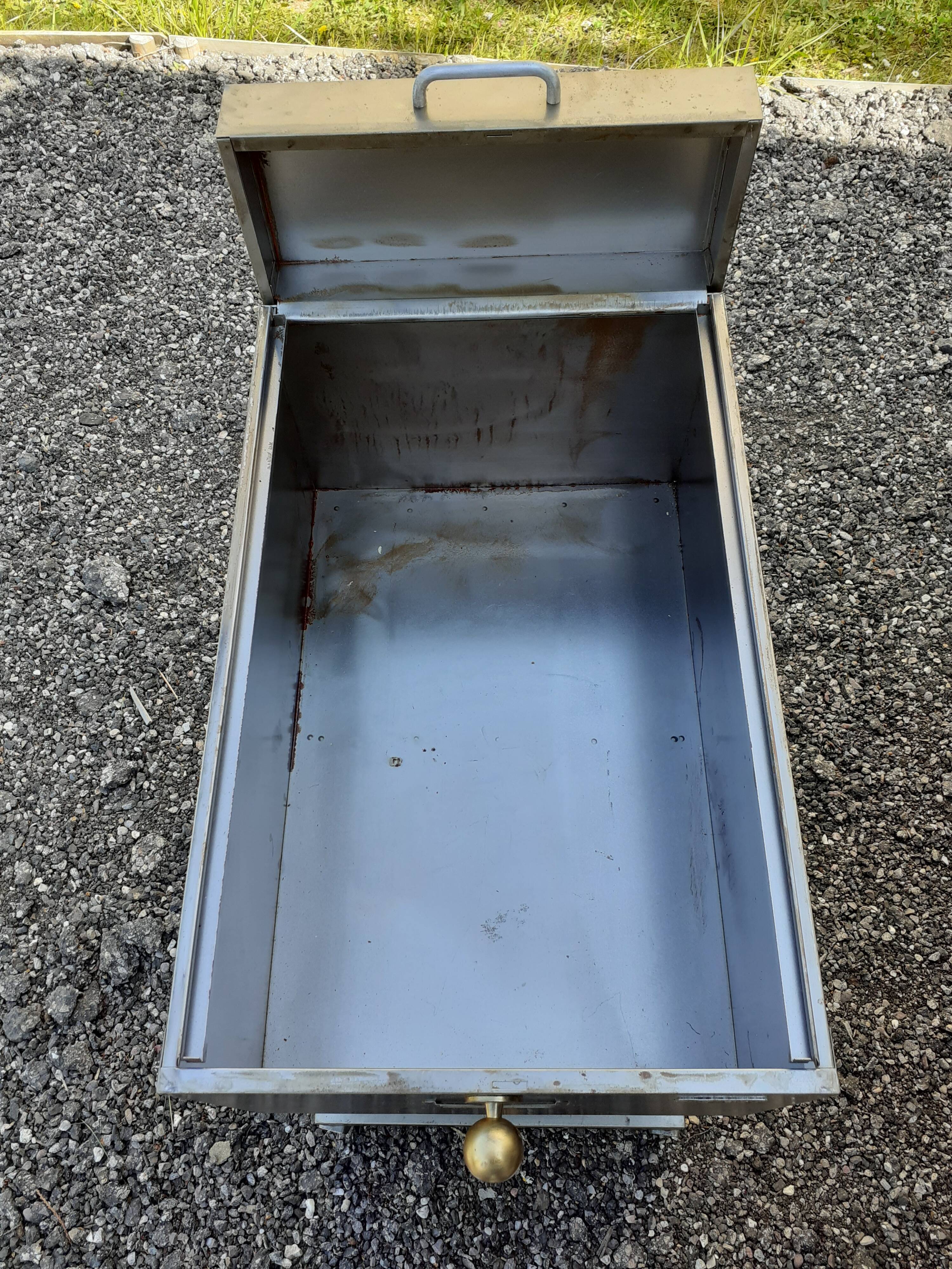 Furniture bar on wheels