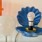 Lampe coquillage en céramique bleue