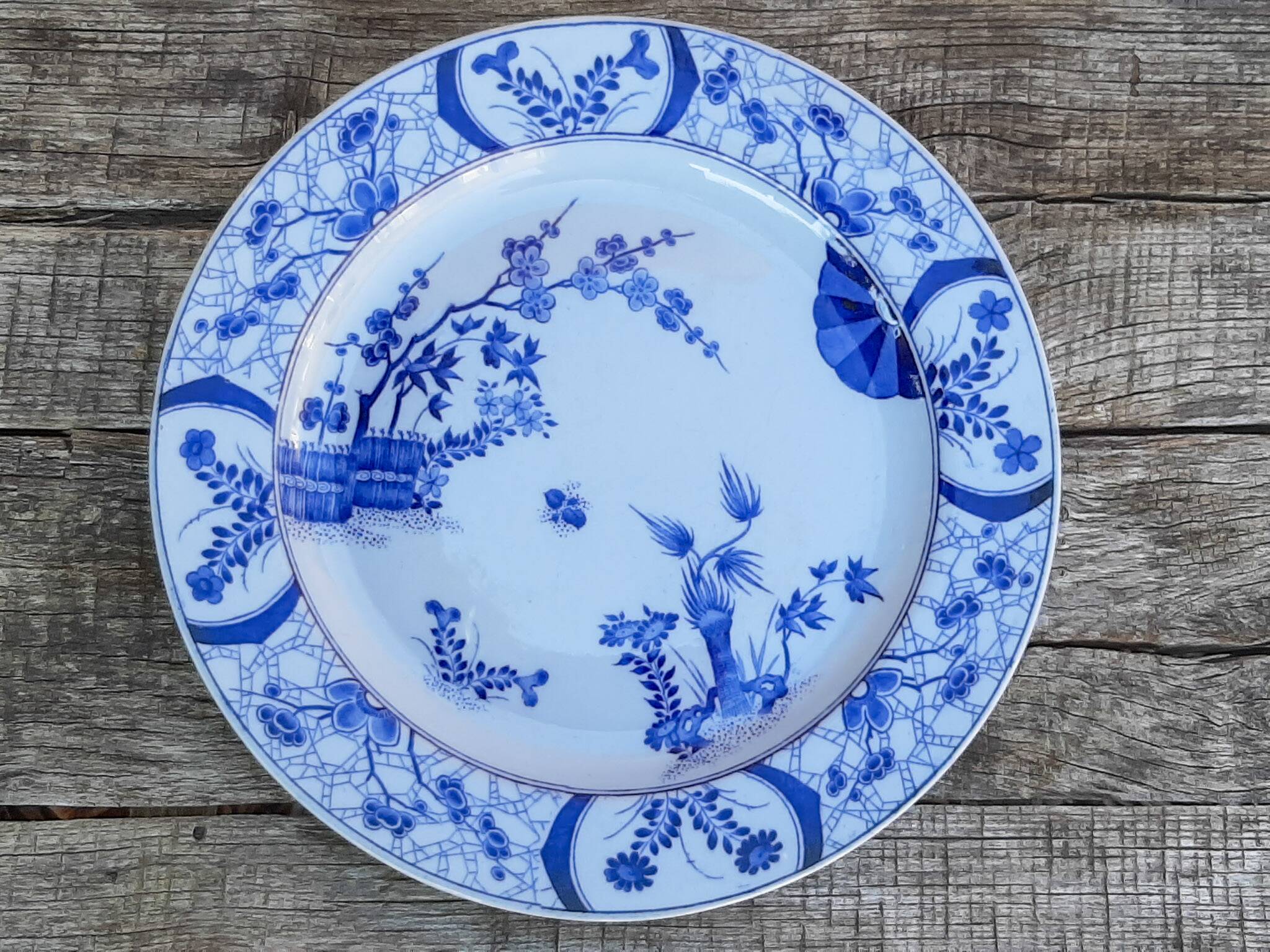 Plat en faïence de Creil et Montereau modèle Japon