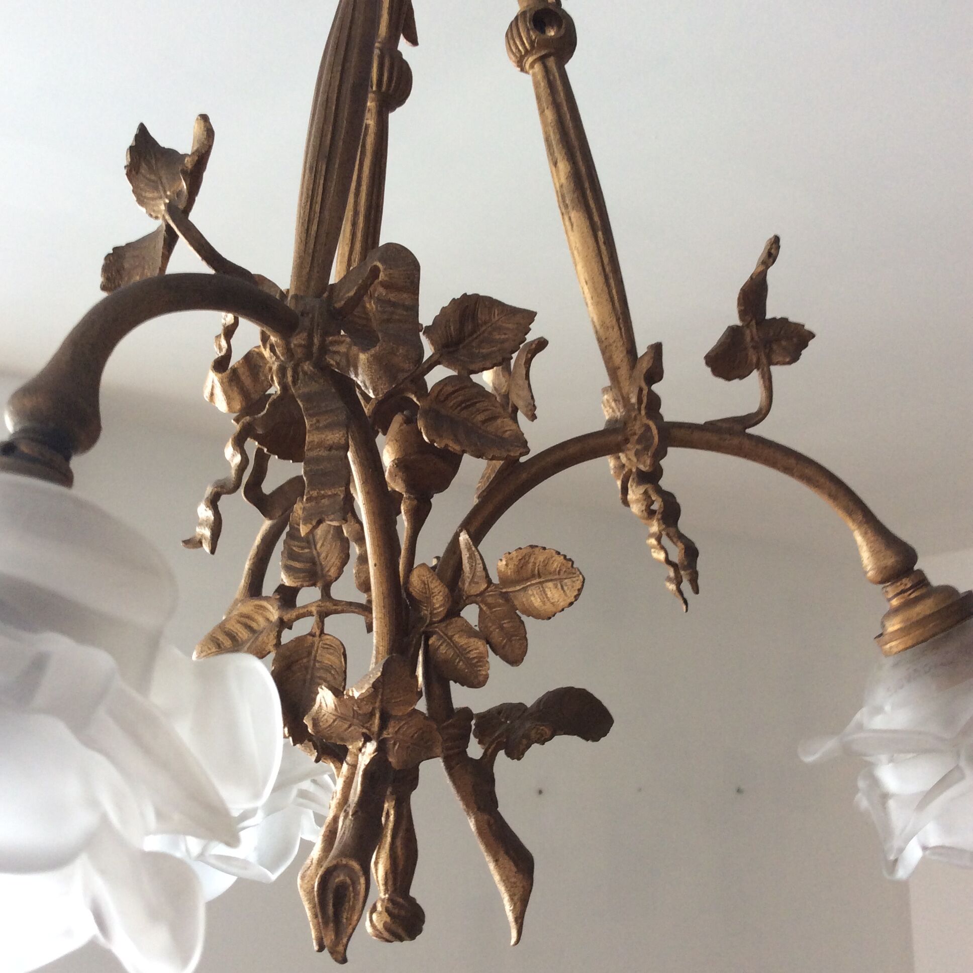 Former Louis XVI-style bronze chandelier 3 pink fires made of Czechoslovakia glass paste
