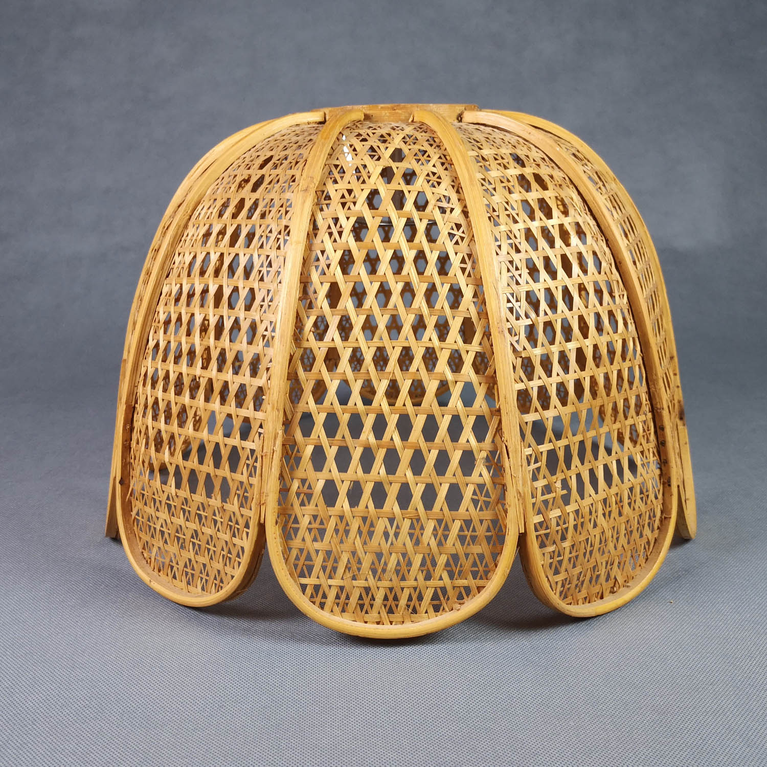 Flower suspension in braided rattan and vintage openwork - very nice condition