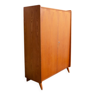 Armoire en hêtre de František Jirák pour Tatra nábytok, années 1960