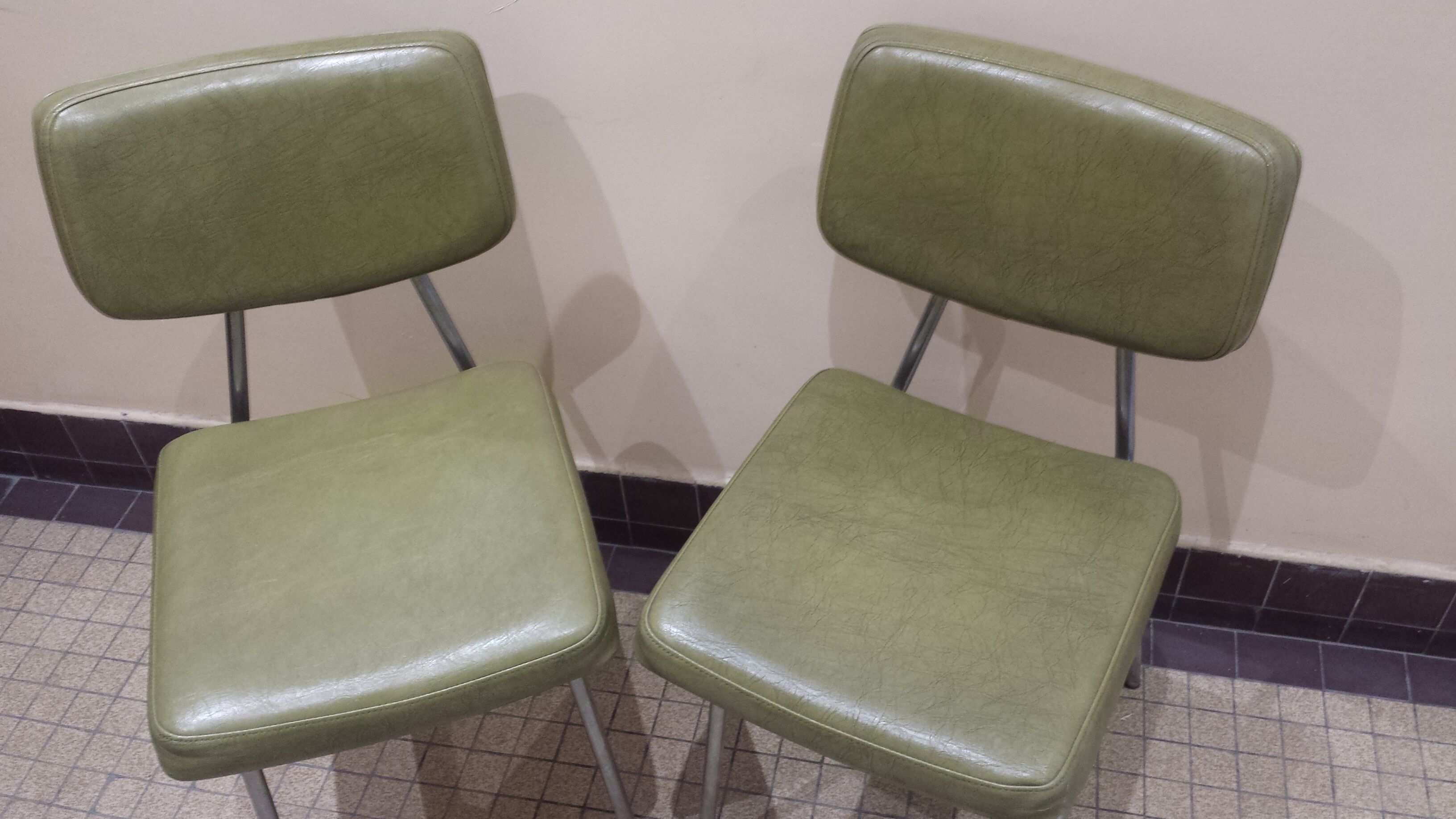 Set of 2 chairs in leatherette