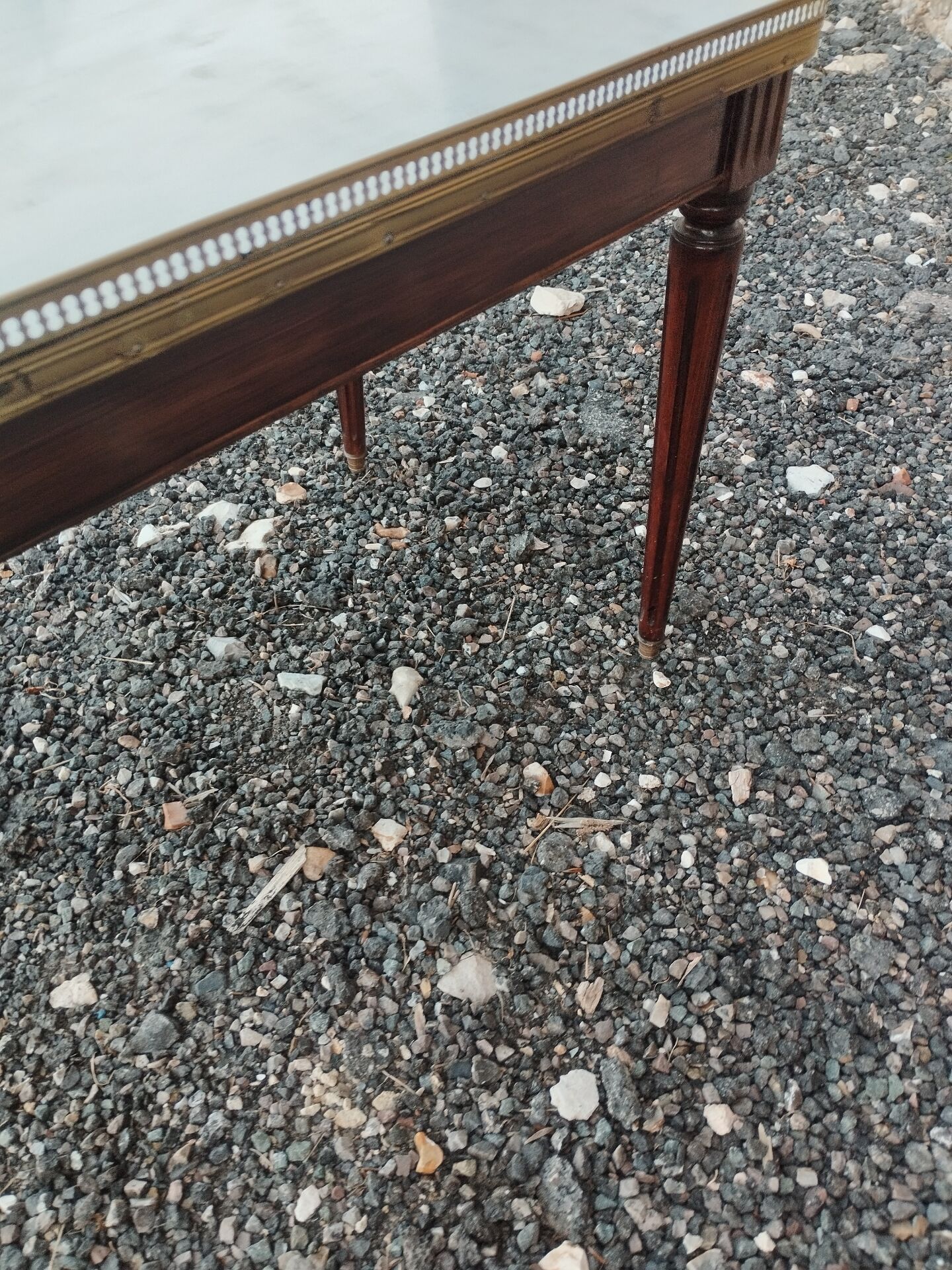 Table basse ancienne style louis xvi avec plateau marbre