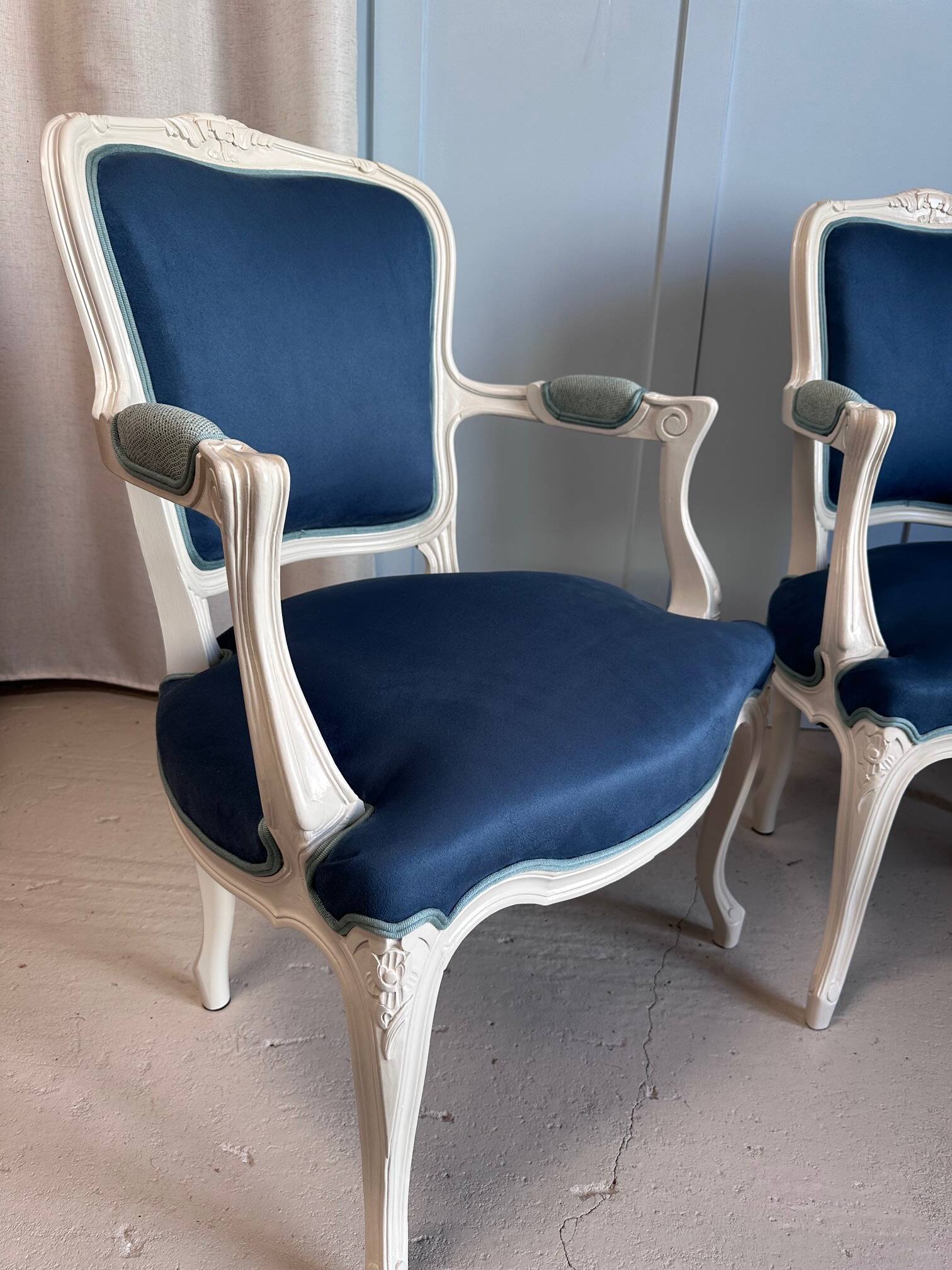 Paire de fauteuils cabriolet style Louis XV