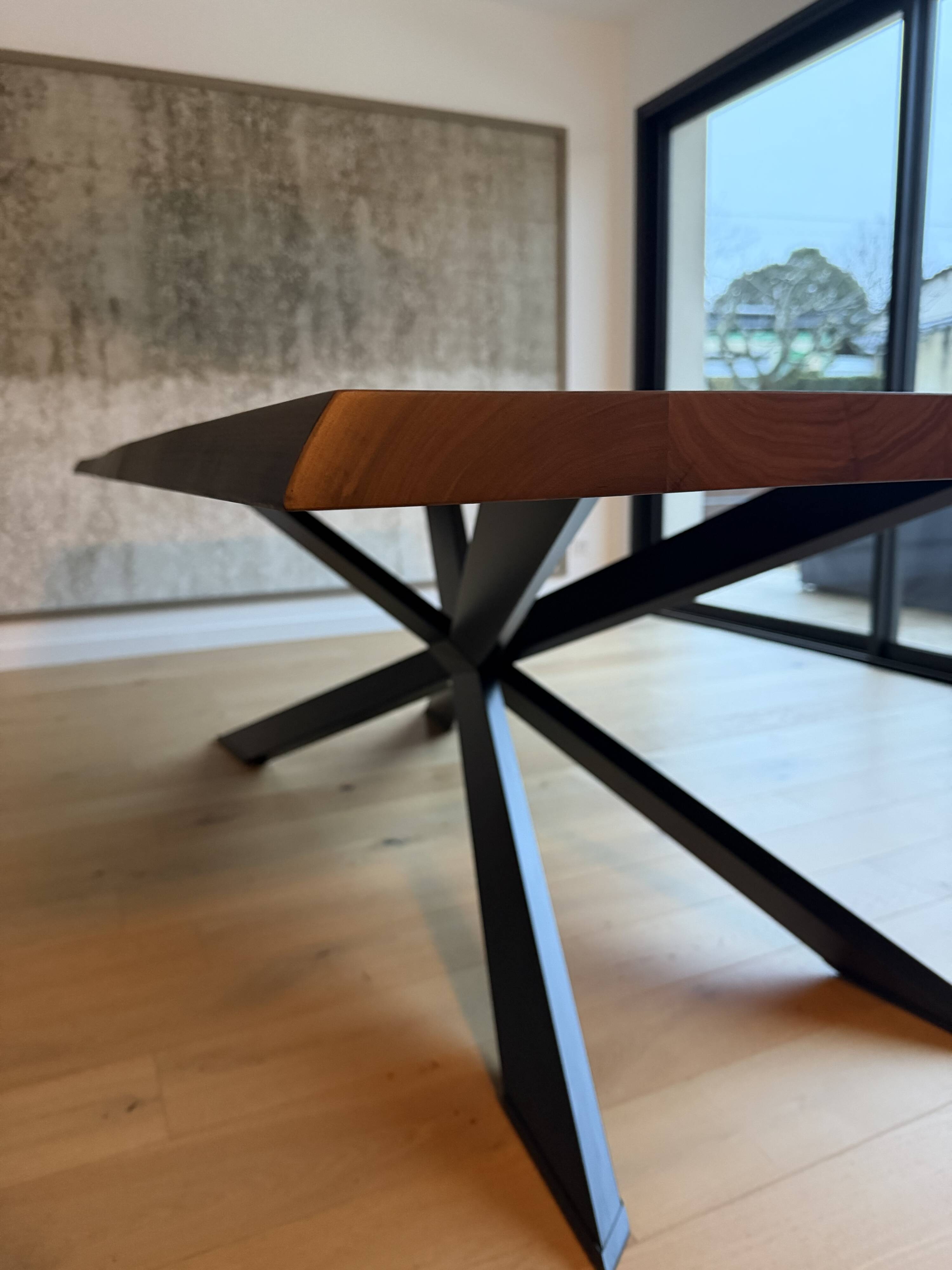 Table noyer Spyder Wood Philip Jackson