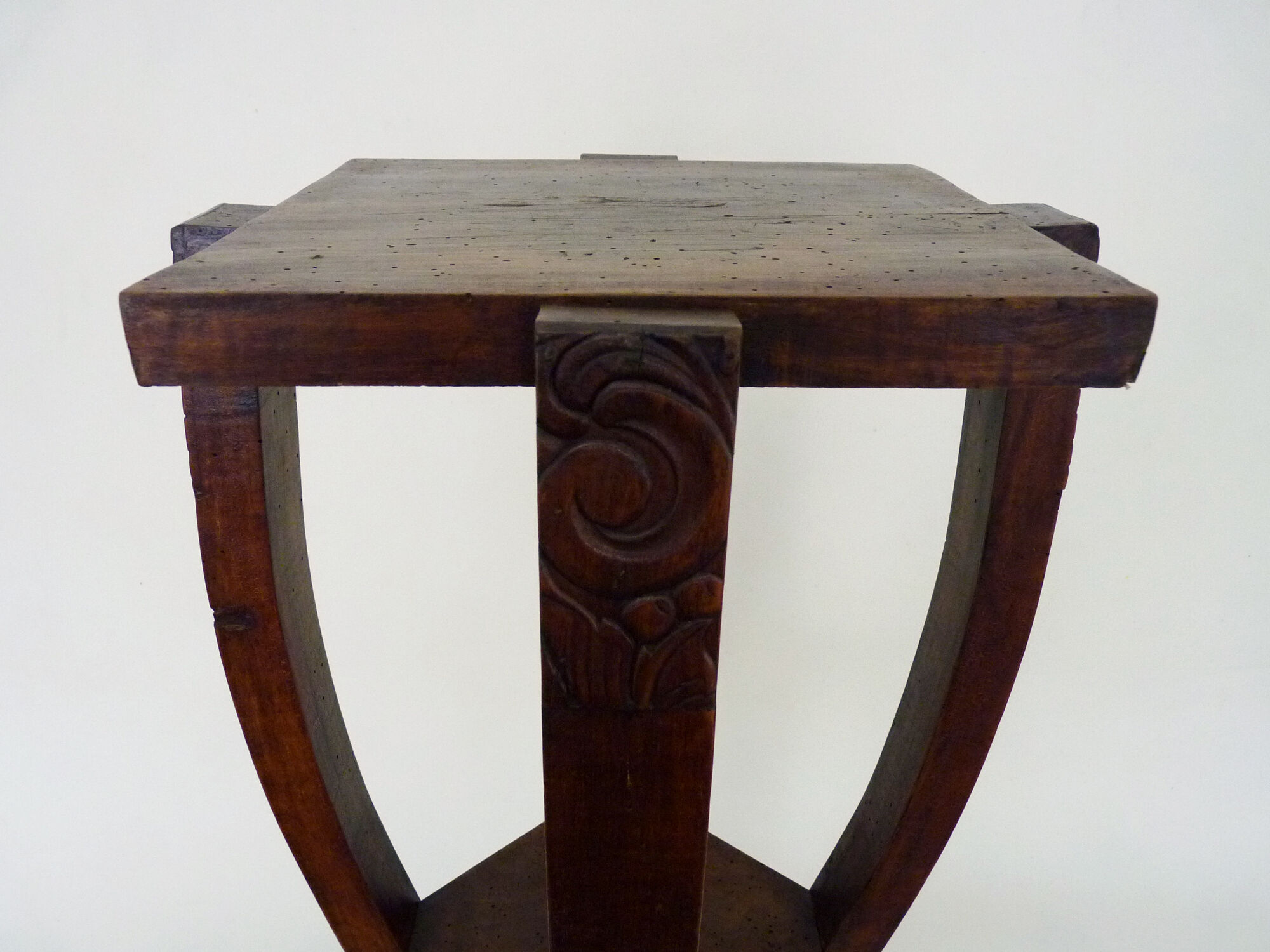 Sharness, wooden Art Deco plant holder, feet in an arc. Art Deco era