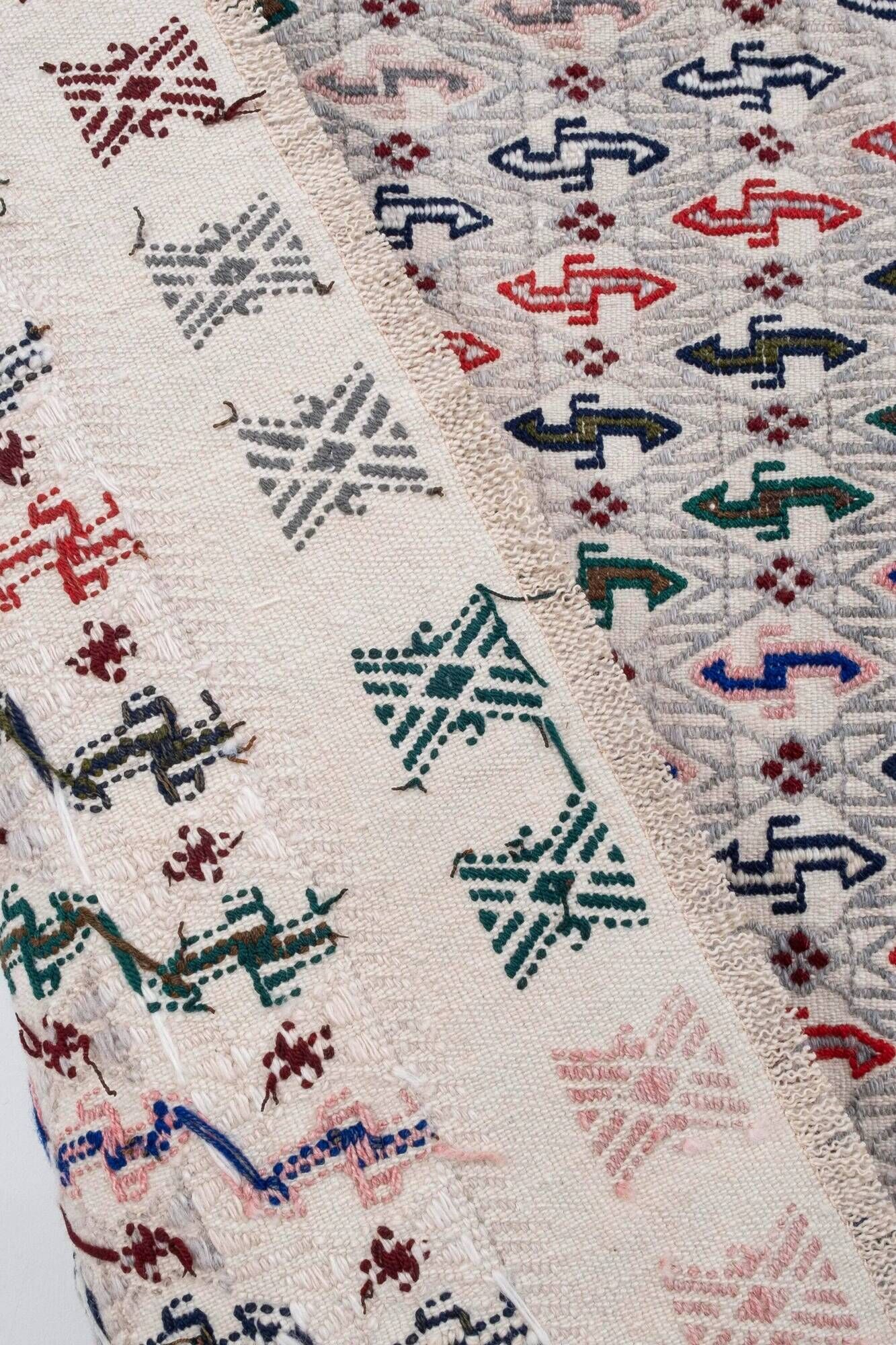 Vintage Turkish kilim, handwoven, 175x238 cm.