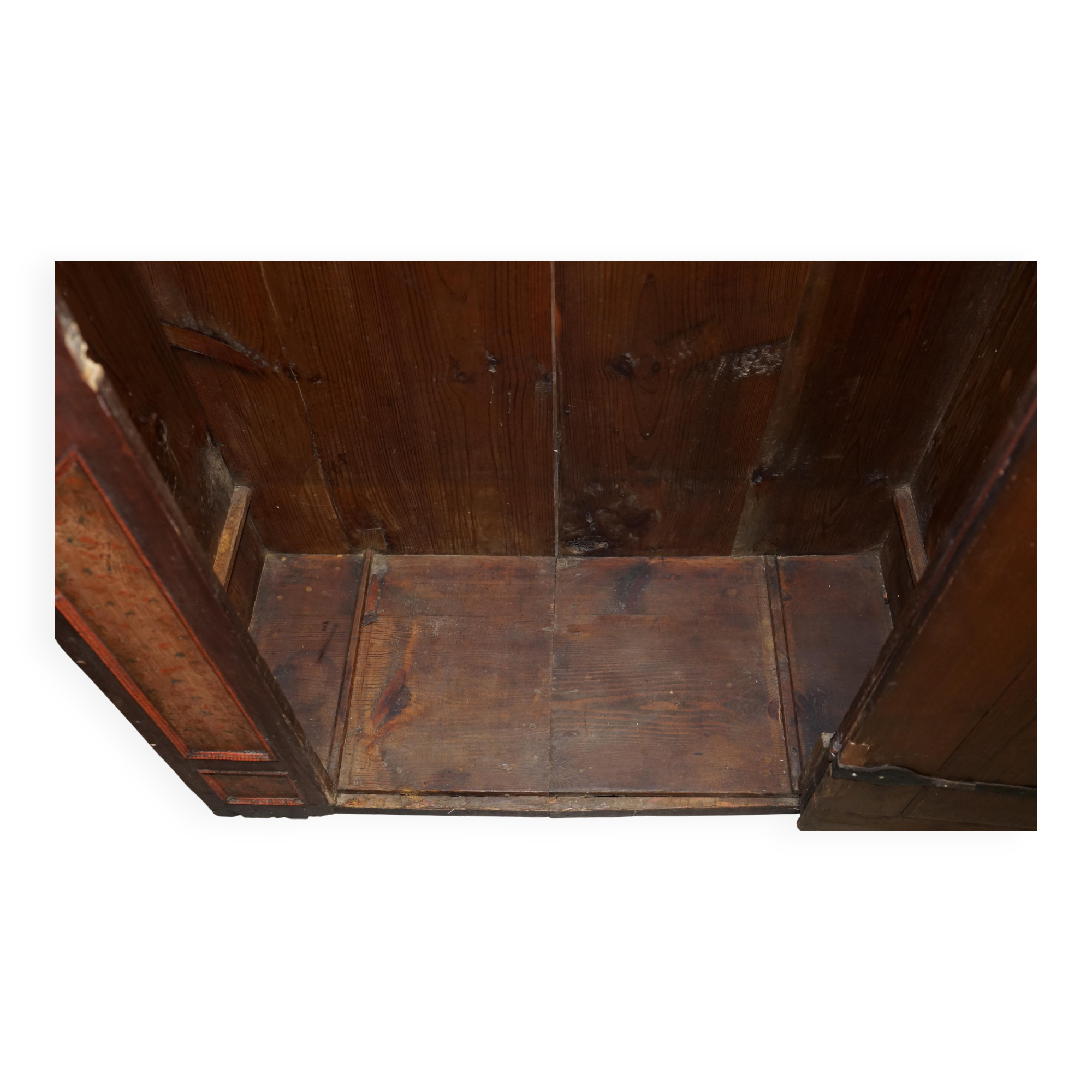 Hand-painted armoire Sublime from around 1800 in oak.