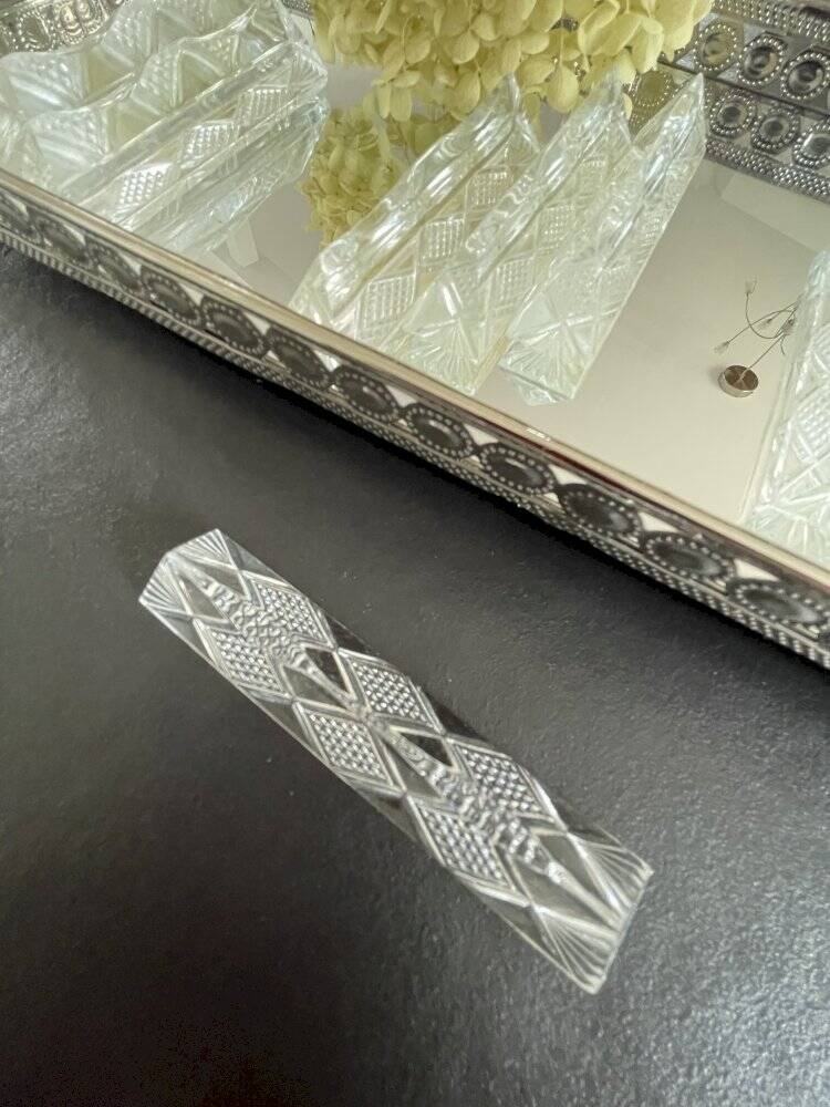 12 porte-couteaux en cristal taillé dans leur boite d'origine longueur