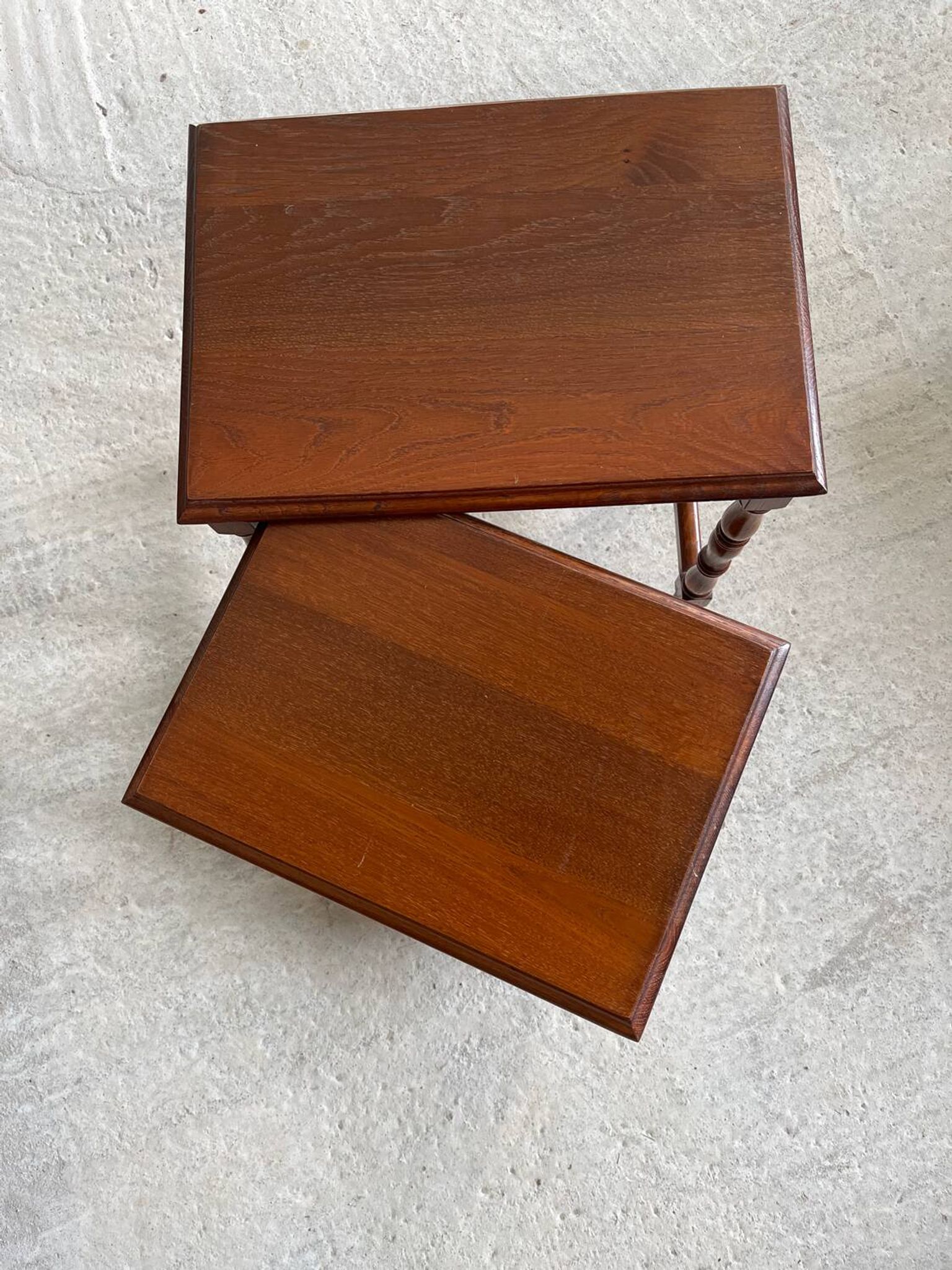 2 tables gigognes en bois pied moulé