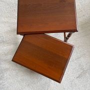 2 tables gigognes en bois pied moulé