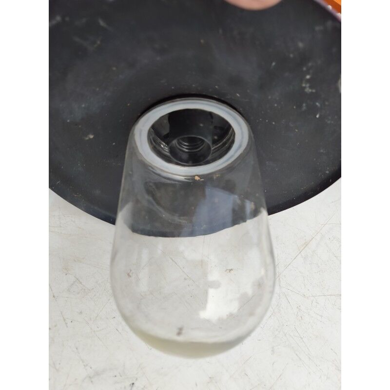 Suspension industrielle en tôle et verre