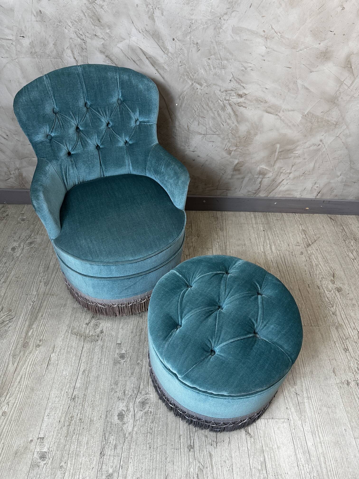 Chauffeuse et son pouf